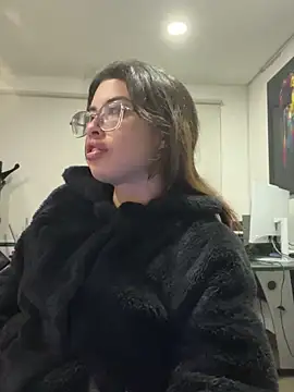 Snapshot of Isabela_Colins chatting on 09-15-25, 11:32 Isabela Colins online show from 09-15-25, 11:32