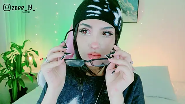 Snapshot of cuteezoe chatting on 05-01-26, 04:06 cuteezoe online show from 05-01-26, 04:06