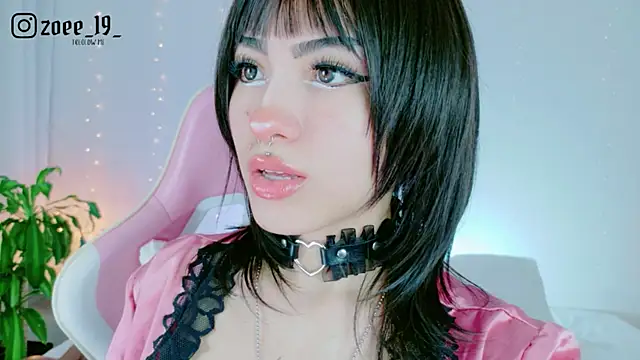 Snapshot of cuteezoe chatting on 05-02-26, 04:06 cuteezoe online show from 05-02-26, 04:06