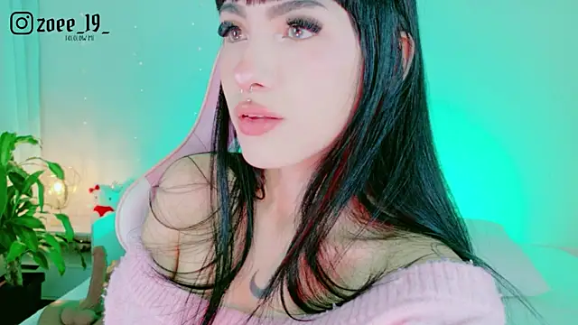 Snapshot of cuteezoe chatting on 05-11-26, 03:23 cuteezoe online show from 05-11-26, 03:23
