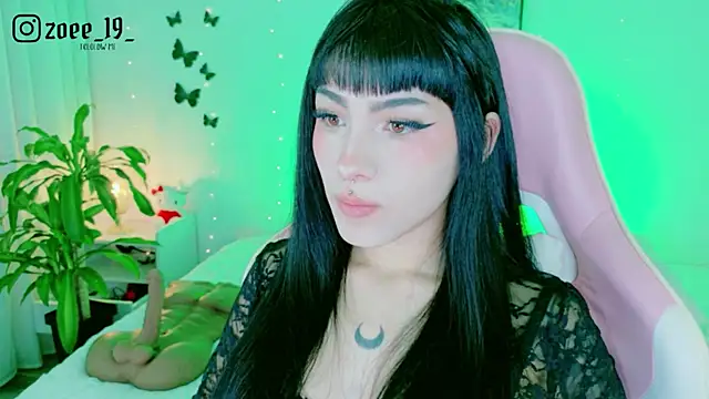 Snapshot of cuteezoe chatting on 05-15-26, 02:51 cuteezoe online show from 05-15-26, 02:51