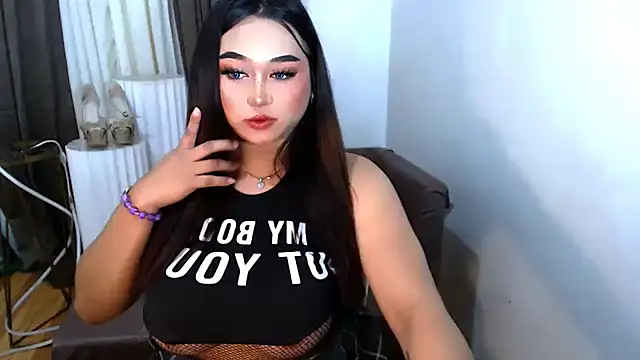 Snapshot of Lilly-lou chatting on 02-04-26, 04:13 Lilly-lou online show from 02-04-26, 04:13