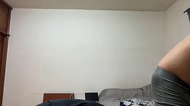 Foxfoxfox4 online show from 04-18-26, 02:54