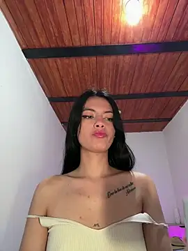 Snapshot of LiaCollings chatting on 01-06-26, 11:58 LiaCollings online show from 01-06-26, 11:58