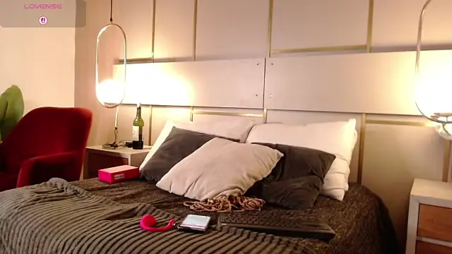 Lina Montclair online show from 11-06-25, 07:15