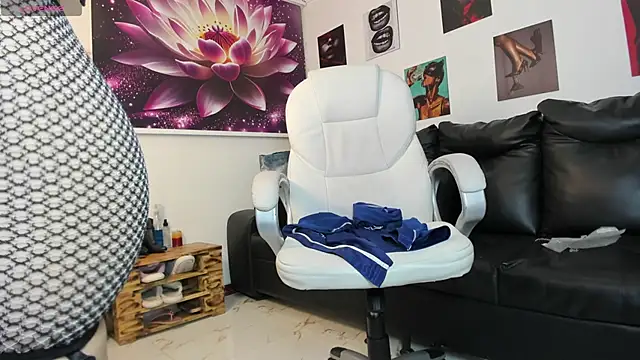 Snapshot of lycoris_19 chatting on 10-10-25, 08:30 lycoris 19 online show from 10-10-25, 08:30