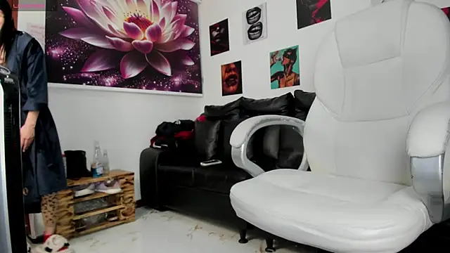 Snapshot of lycoris_19 chatting on 10-21-25, 09:04 lycoris 19 online show from 10-21-25, 09:04