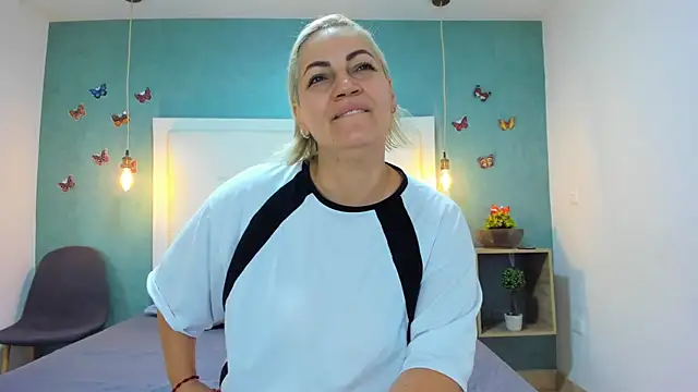 Snapshot of Heidy_milf chatting on 09-20-25, 08:32 Heidy milf online show from 09-20-25, 08:32