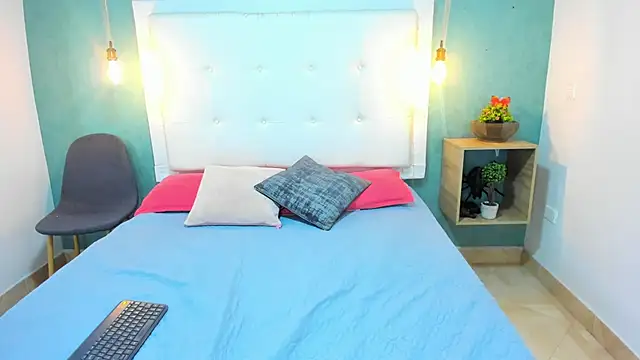 Snapshot of Heidy_milf chatting on 11-15-25, 08:16 Heidy milf online show from 11-15-25, 08:16