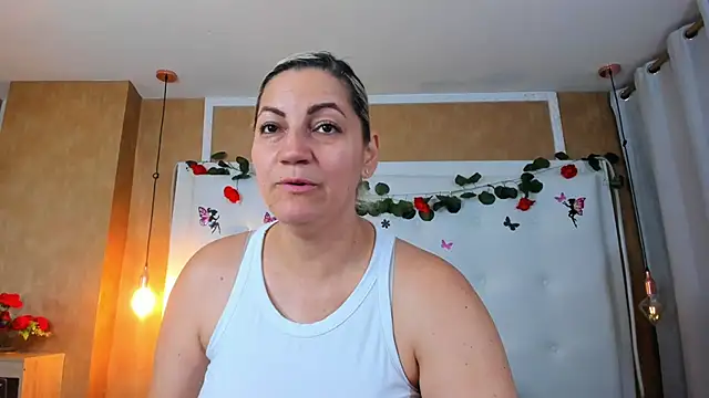 Snapshot of Heidy_milf chatting on 02-16-26, 08:16 Heidy milf online show from 02-16-26, 08:16