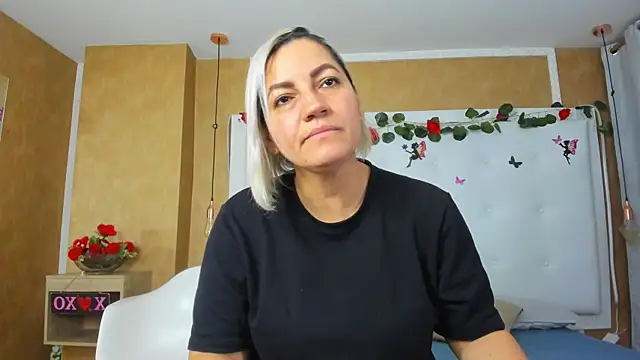 Snapshot of Heidy_milf chatting on 02-22-26, 04:05 Heidy milf online show from 02-22-26, 04:05