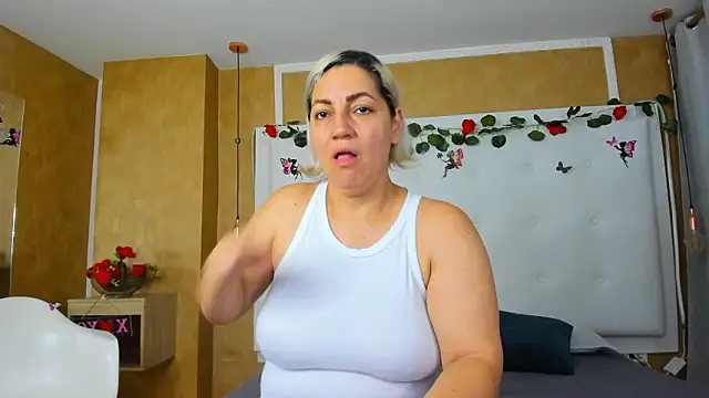 Snapshot of Heidy_milf chatting on 02-26-26, 08:41 Heidy milf online show from 02-26-26, 08:41