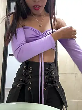 Snapshot of luxurykatty chatting on 03-01-26, 07:38 luxurykatty online show from 03-01-26, 07:38