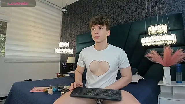 TaylerWhite online show from 05-16-26, 11:42