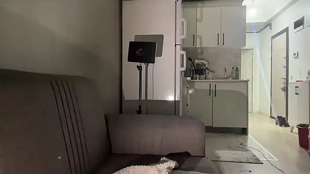 Snapshot of -piece_offire- chatting on 02-01-26, 10:30 -piece offire- online show from 02-01-26, 10:30