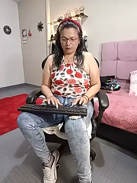 Snapshot of SolVegaNaciente chatting on 07-19-26, 01:53 SolVegaNaciente online show from 07-19-26, 01:53