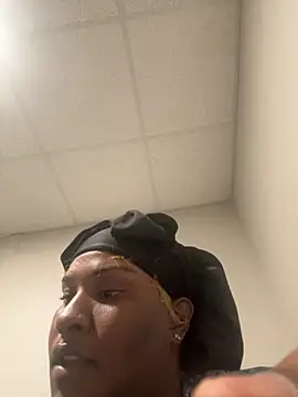 Snapshot of honestlychina chatting on 09-28-25, 09:09 honestlychina online show from 09-28-25, 09:09