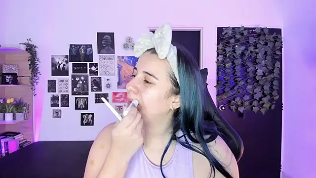 Snapshot of Lana_Herondale chatting on 12-18-25, 09:15 Lana Herondale online show from 12-18-25, 09:15