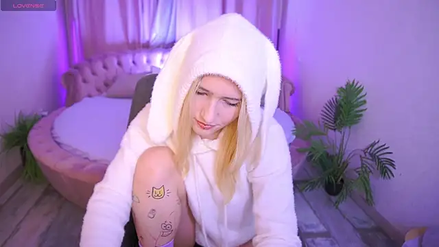 LilElfie online show from 11-16-25, 09:26