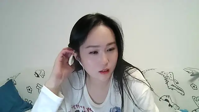 Snapshot of Belinda66 chatting on 10-18-25, 01:34 Belinda66 online show from 10-18-25, 01:34