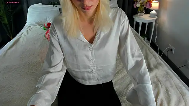 cute luucy online show from 12-17-25, 06:03