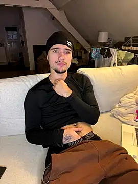 Snapshot of los_freaky chatting on 11-17-25, 04:35 los freaky online show from 11-17-25, 04:35