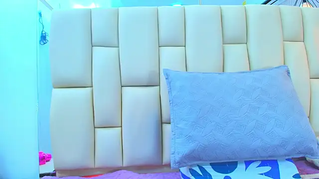 Snapshot of sweet_amye chatting on 10-18-25, 07:14 sweet amye online show from 10-18-25, 07:14