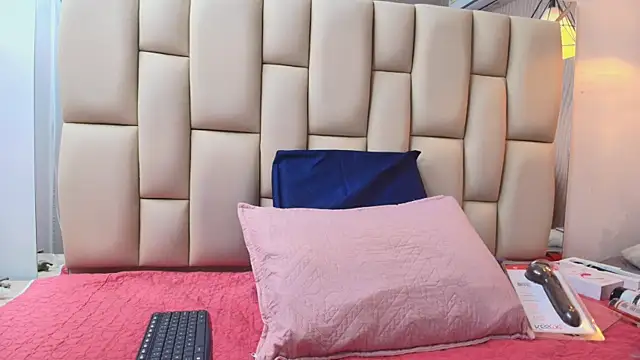 Snapshot of sweet_amye chatting on 12-20-25, 07:10 sweet amye online show from 12-20-25, 07:10