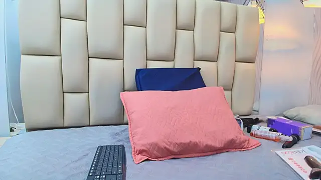 Snapshot of sweet_amye chatting on 12-21-25, 07:21 sweet amye online show from 12-21-25, 07:21