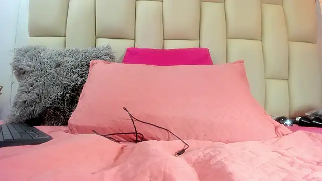 Snapshot of sweet_amye chatting on 03-06-26, 08:27 sweet amye online show from 03-06-26, 08:27