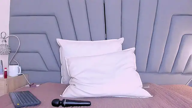 Maia 520 online show from 04-21-26, 01:42