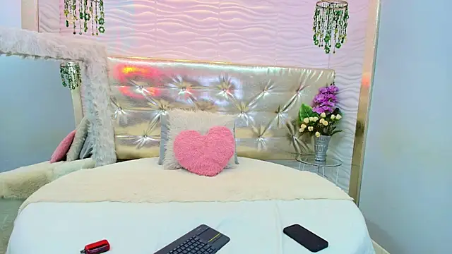 Snapshot of alanna_blaze chatting on 10-20-25, 12:38 alanna blaze online show from 10-20-25, 12:38