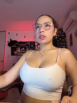 Snapshot of megansan_ chatting on 10-27-25, 12:31 megansan online show from 10-27-25, 12:31