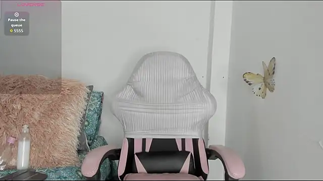Snapshot of mari-ross chatting on 07-30-26, 02:21 mari-ross online show from 07-30-26, 02:21