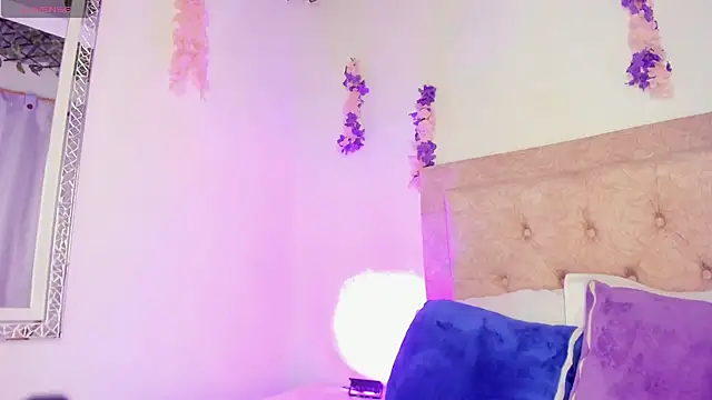 kendra smiitch online show from 10-25-25, 04:31