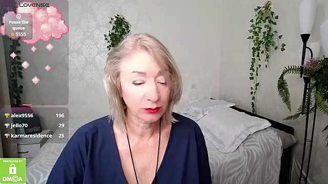 hunters woman online show from 10-15-25, 01:28