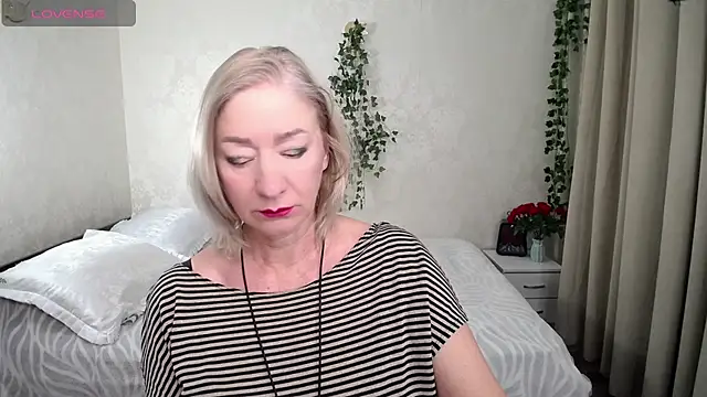 hunters woman online show from 11-29-25, 10:35