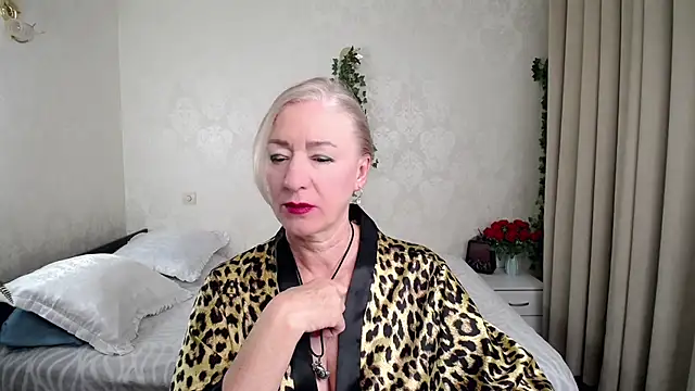 hunters woman online show from 02-11-26, 03:22