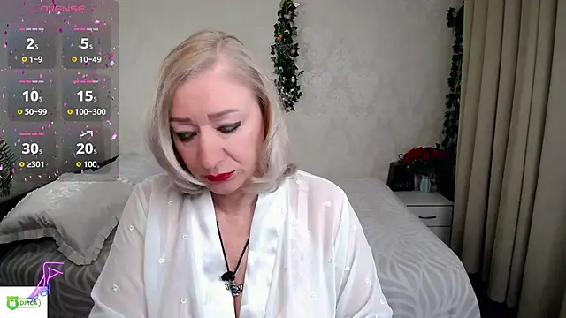 Snapshot of hunters_woman chatting on 05-07-26, 07:30 hunters woman online show from 05-07-26, 07:30