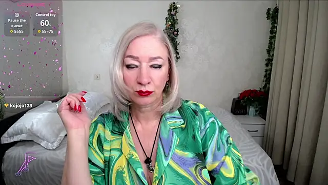 Snapshot of hunters_woman chatting on 05-31-26, 04:36 hunters woman online show from 05-31-26, 04:36