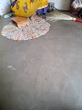 Snapshot of RAYI_Queen_3 chatting on 11-22-25, 03:49 RAYI Queen 3 online show from 11-22-25, 03:49