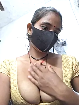 Snapshot of RAYI_Queen_3 chatting on 11-24-25, 04:07 RAYI Queen 3 online show from 11-24-25, 04:07