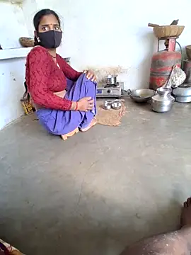 Snapshot of RAYI_Queen_3 chatting on 12-23-25, 04:32 RAYI Queen 3 online show from 12-23-25, 04:32