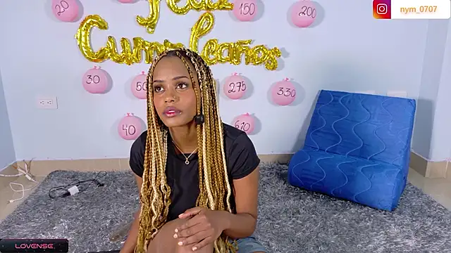 NymzieLoren online show from 01-15-26, 06:51