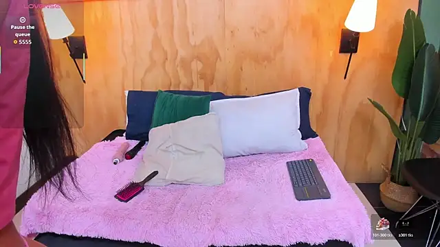 milavega  online show from 12-21-25, 12:01