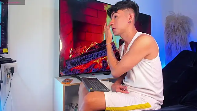 Snapshot of Steven_baby69 chatting on 10-28-25, 03:10 Steven baby69 online show from 10-28-25, 03:10