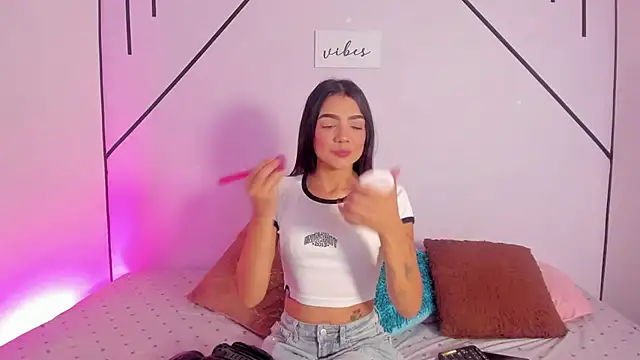 MiahCornell  online show from 01-09-26, 04:21