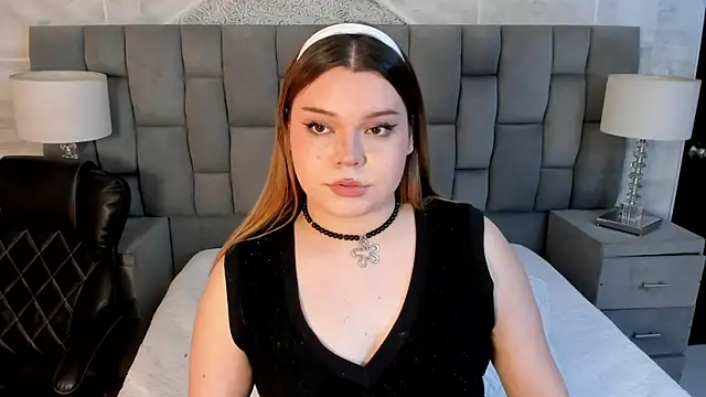 Snapshot of Maxxxine1 chatting on 10-27-25, 06:06 Maxxxine1 online show from 10-27-25, 06:06