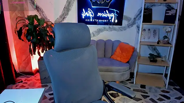 Snapshot of Maxxxine1 chatting on 12-22-25, 01:35 Maxxxine1 online show from 12-22-25, 01:35