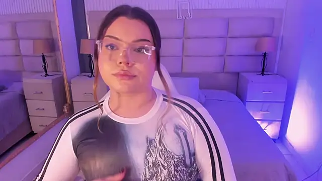 Snapshot of Maxxxine1 chatting on 01-18-26, 05:55 Maxxxine1 online show from 01-18-26, 05:55